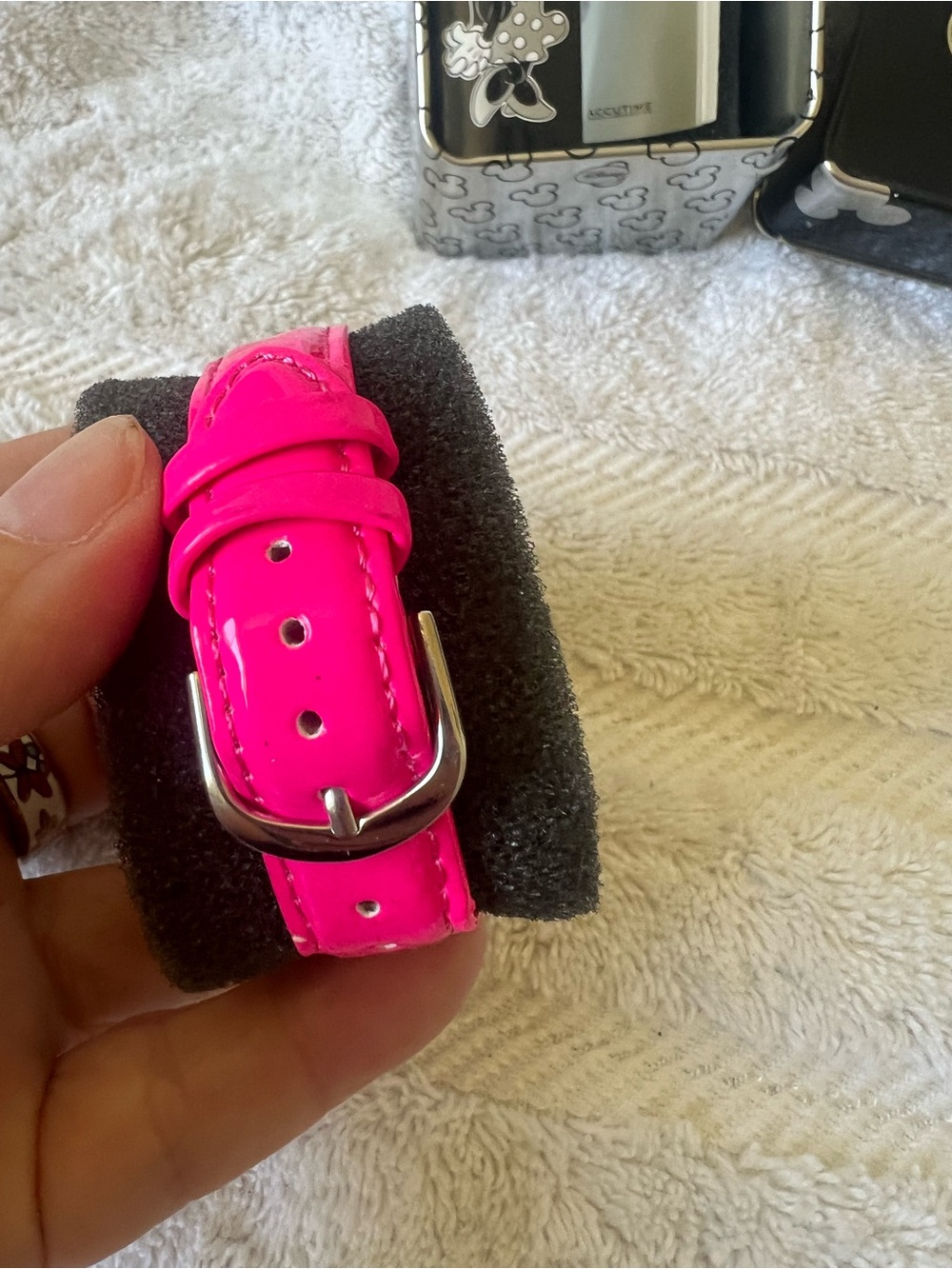 Disney Hot pink Minnie Mouse watch - Picture 2 of 6